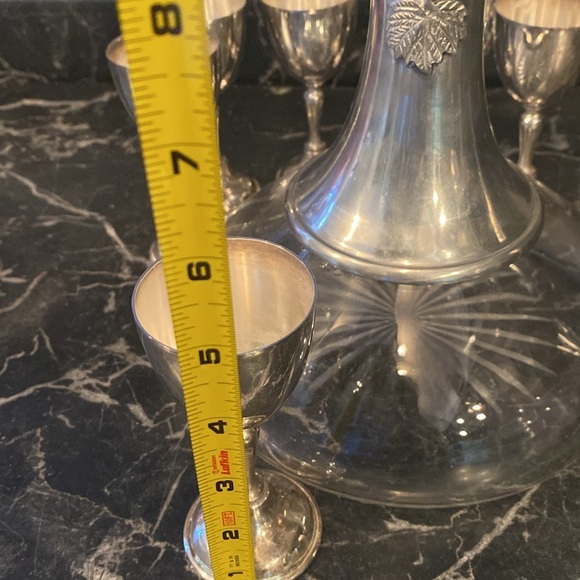 Vintage Decanter with 6 wine  glasses. - Picture 12 of 16